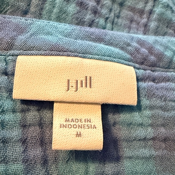 NWT J.Jill Blue Textured Blouse, V-Neck with 2 Buttons, Flowy Style - Picture 5 of 6